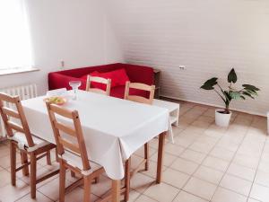 a white table and chairs in a room with a couch at Appartment Daji in Lüneburg