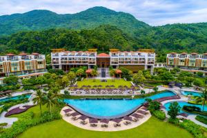 The swimming pool at or close to Angsana Lang Co