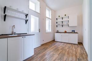 Kuchyňa alebo kuchynka v ubytovaní Avantguard Apartments