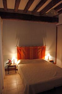 Tempat tidur dalam kamar di Domaine La Rougellerie La Maison du Jardin