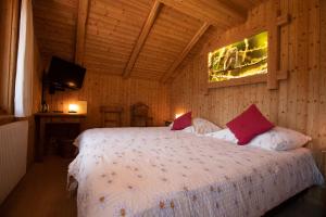 Katil atau katil-katil dalam bilik di Hotel de Moiry Supérieur