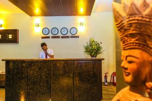Členové personálu v ubytování Oak Ray City Hotel