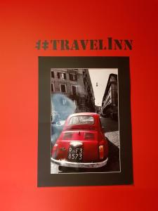 una foto de un coche rojo en una pared roja en Travel Inn Достоевская, en Moscú