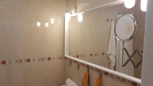 a bathroom with a mirror and a sink at Las Algas 1 Etage in Maspalomas