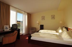 Postel nebo postele na pokoji v ubytování Hotel am Marschiertor
