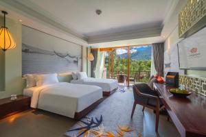 A bed or beds in a room at Angsana Lang Co