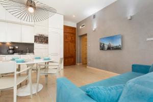Kuchnia lub aneks kuchenny w obiekcie Apartments Poznań Strzałowa by Noclegi Renters