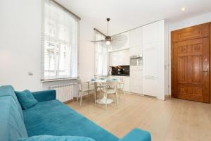 Kuchnia lub aneks kuchenny w obiekcie Apartments Poznań Strzałowa by Noclegi Renters