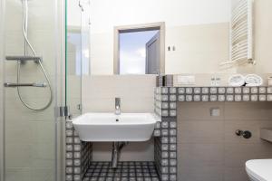 Łazienka w obiekcie Apartments Poznań Strzałowa by Noclegi Renters