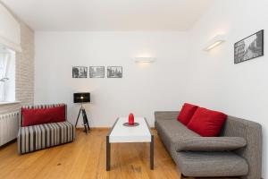 Część wypoczynkowa w obiekcie Apartments Poznań Strzałowa by Noclegi Renters