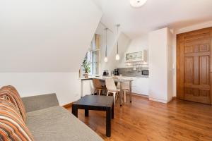 Kuchnia lub aneks kuchenny w obiekcie Apartments Poznań Strzałowa by Noclegi Renters