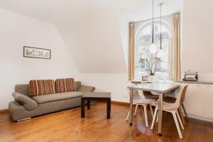 Część wypoczynkowa w obiekcie Apartments Poznań Strzałowa by Noclegi Renters