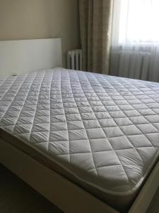 Кровать или кровати в номере Апартаменти Рівне