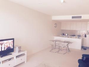 A television and/or entertainment centre at Breakwater Apartment