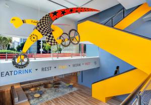 Intrattenimento serale offerto agli ospiti di Link Hotel & Hub By Dan Hotels