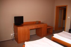 a room with a desk with a television on it at Penzión***Q in Zvolen