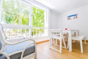 a white room with a desk and a chair and a table at Carcavelos Beach & Business by The Portuguese Butler in Carcavelos
