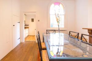 a dining room with a glass table and a window at Sleep & Stay Oxford - Oxford Town House in Oxford