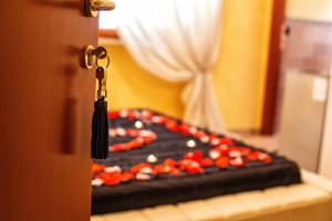 an open door with a black blanket with red beads at b&b Casa Fusco in Fondi