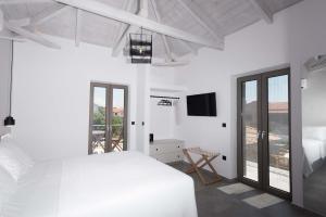 Gallery image of Calme Suites Mani in Agios Nikolaos