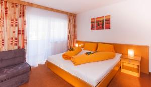a bedroom with a bed with yellow pillows at Casa Bianco in Sölden