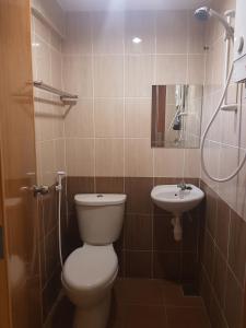 Koupelna v ubytování Maha Hotel