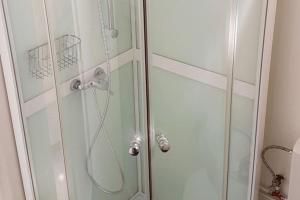 a shower in a bathroom with a glass door at Monteurzimmer Glückstadt in Glückstadt