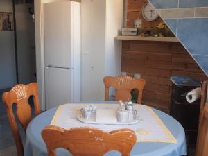 Η κουζίνα ή μικρή κουζίνα στο Fewo Sonnenschein +6 φωτογραφίες