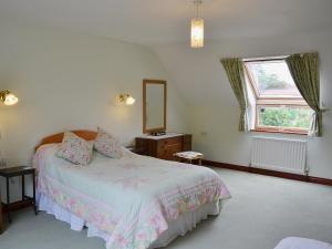 A bed or beds in a room at The Chestnuts 