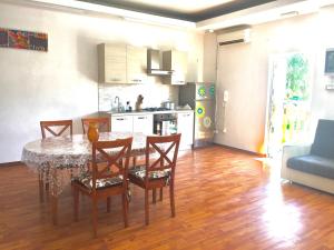 a kitchen and dining room with a table and chairs at la casa di Frinky in Ponte Galeria