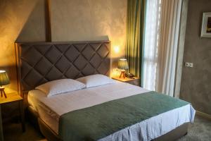 Postel nebo postele na pokoji v ubytování Boutique Hotel Mimino