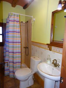 Koupelna v ubytování Casa L'Apargatero + 20 fotografií