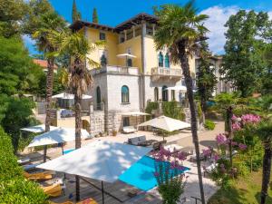 Bazén v ubytování Hotel Villa Astra nebo v jeho okolí + 37 fotografií