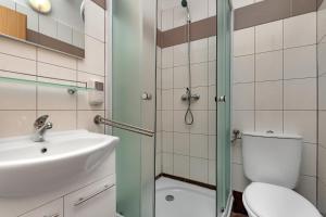 Vannas istaba naktsmītnē Mobile Homes & Bungalows Basko Polje