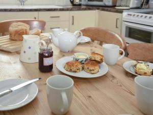 Breakfast options available to guests at Westbrook 