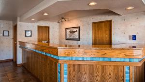 a bar with a wooden counter top in a room at RiverTree Inn & Suites in Clarkston