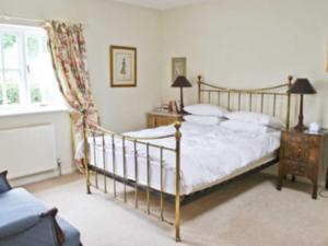 A bed or beds in a room at The Calf Pens 