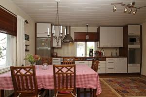Köök või kööginurk majutusasutuses Pajula Majatalo