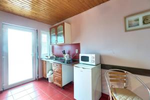 A kitchen or kitchenette at Apartmánový dom RED
