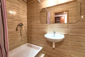 A bathroom at Apartmánový dom RED