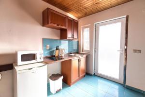 A kitchen or kitchenette at Apartmánový dom RED