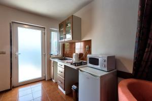 A kitchen or kitchenette at Apartmánový dom RED