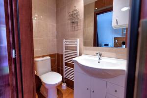 A bathroom at Apartmánový dom RED