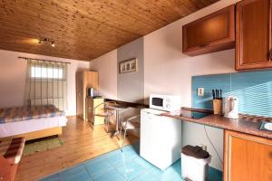 Kuchyň nebo kuchyňský kout v ubytování Apartmánový dom RED