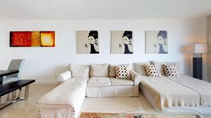 Postel nebo postele na pokoji v ubytování Ocean Reserve Condo by FlatsAway + 149 fotografií