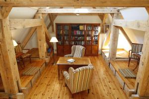 a living room with wooden floors and wooden beams at Leśniczówka Nibork in Nidzica