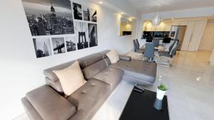 Posezení v ubytování Ocean Reserve Condo by FlatsAway