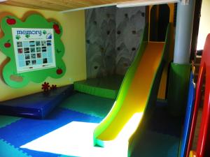 Dětský klub v ubytování Hotel Finkennest - Panoramic Garden Resort
