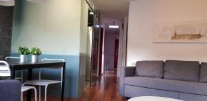 a living room with a couch and a table at Santa Ursula 2 dormitorios Parking Público por horas a 50 m 18 euros dia in Toledo
