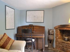 A seating area at Keepers Cottage 
